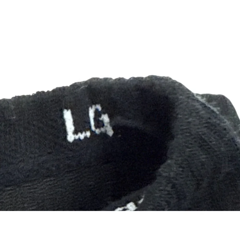 Bombas features pair